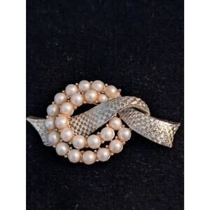 Vintage Signed Coro Faux Pearl Textured Gold Tone Ribbon Brooch
